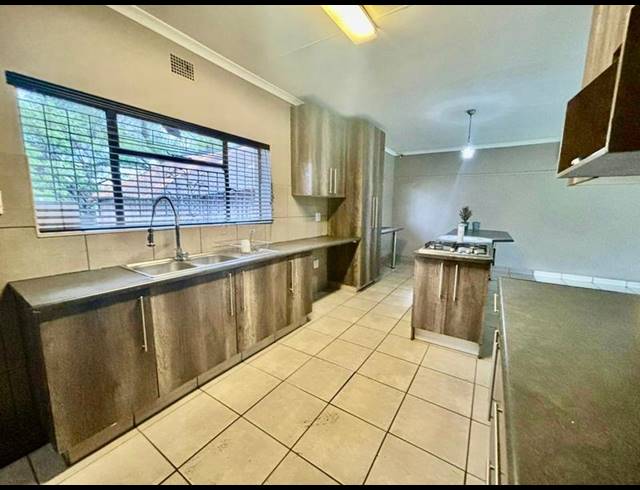 3 BEDROOM HOUSE FOR SALE IN VANDERBIJLPARK SW 5